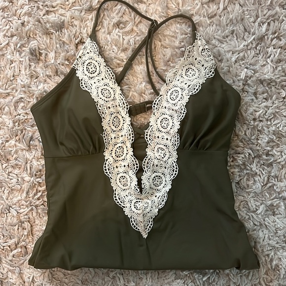 Cupshe One Piece Swim Suit - Picture 3 of 4